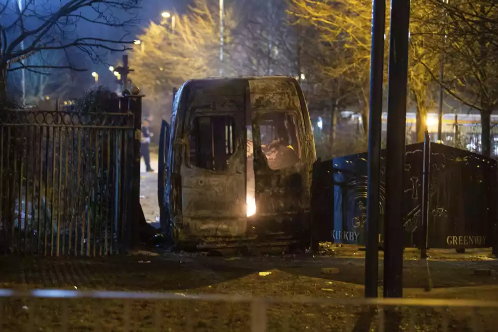 Protest ispred hotela za tražioce azila u Velikoj Britaniji završio se 15 hapšenja