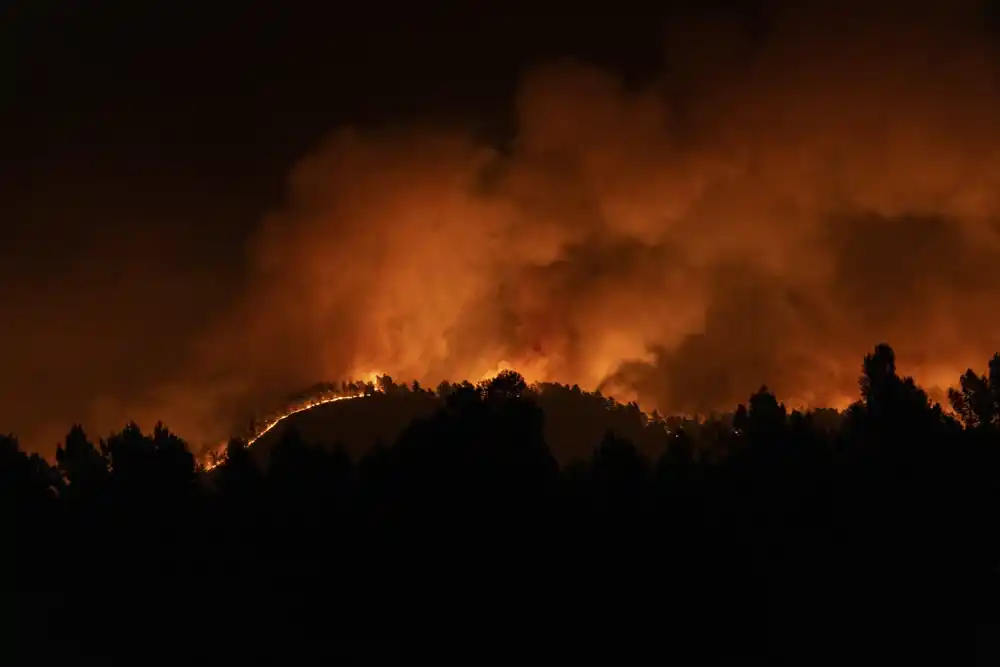 1500 evakuisano jer sezona požara u Španiji počinje rano
