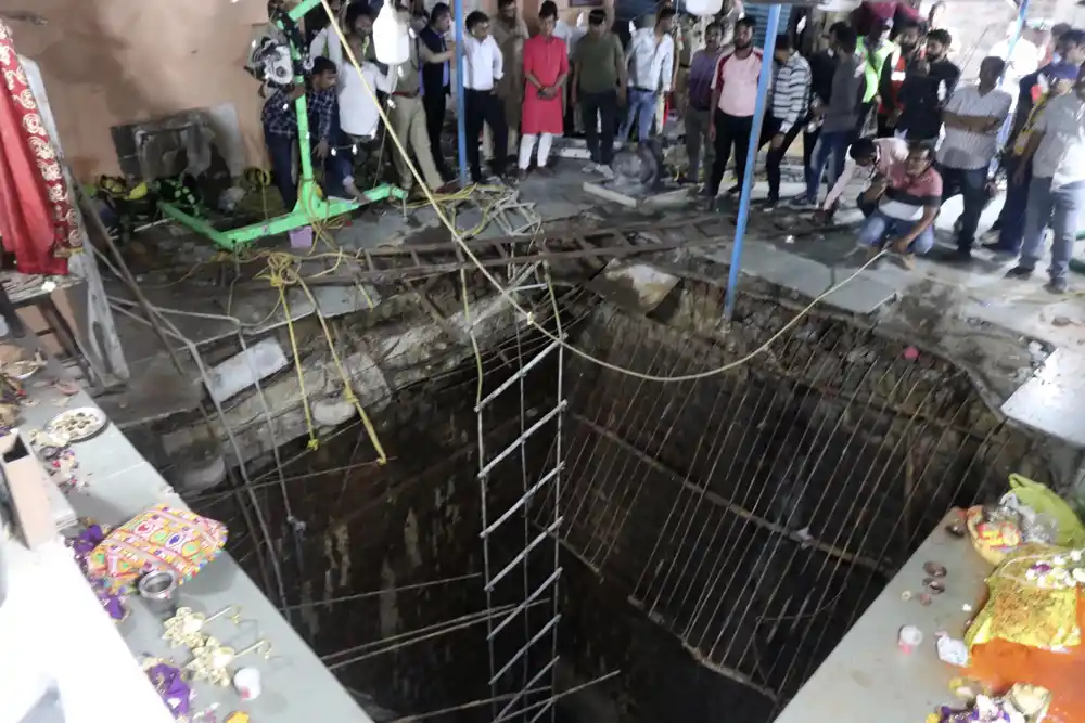 35 tijela pronađeno nakon rušenja u indijskom hramu