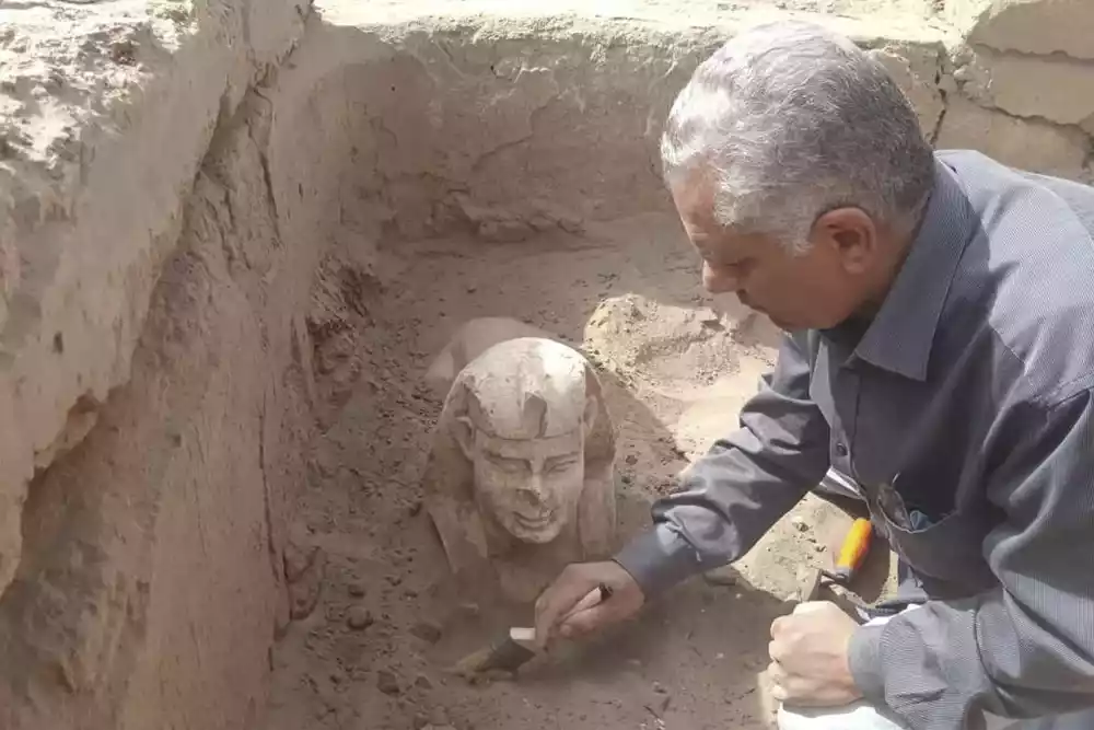Arheolozi u Egiptu iskopali su statuu nalik Sfingi iz rimskog doba