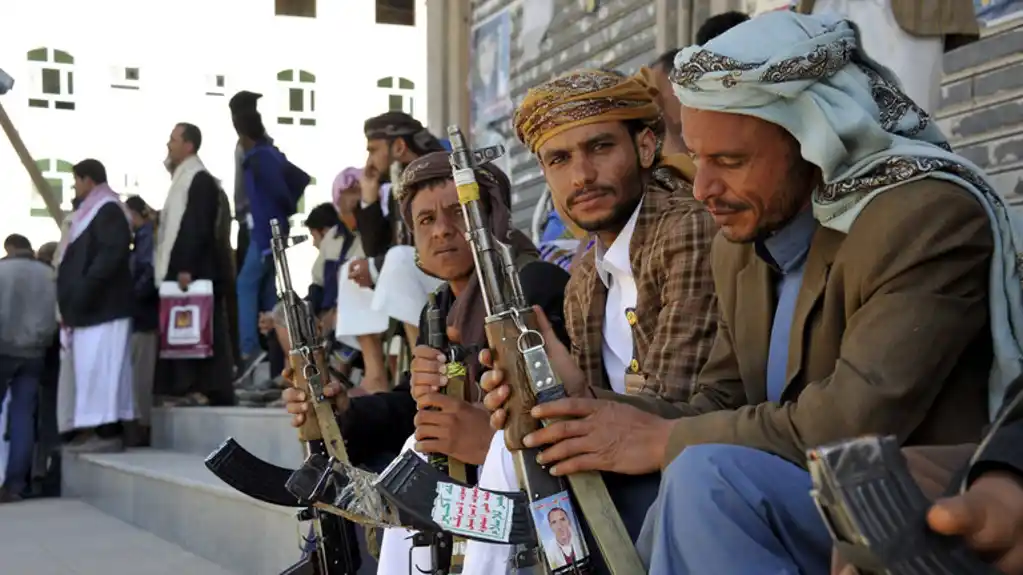 Jemen: Obnovljene borbe ubijaju 16, ugrožavajući mirovne napore