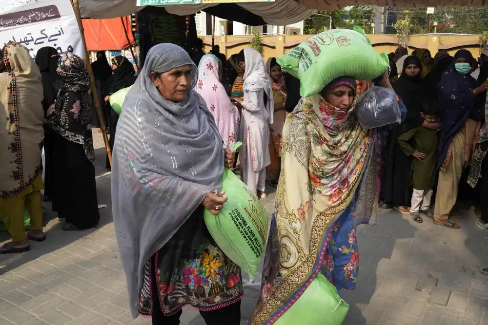 Pakistan pojačava bezbjednost pošto je 11 poginulih u ramazanskim stampedima sa hranom