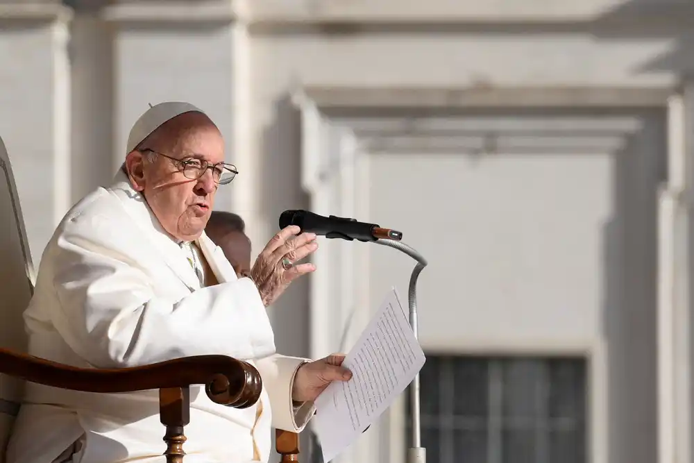 Papa Franja je otpušten iz bolnice poslije tri dana lečenja