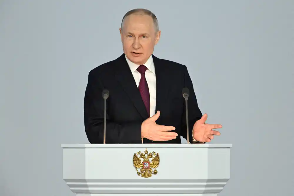 Putin kaže da se Rusija bori za samo postojanje