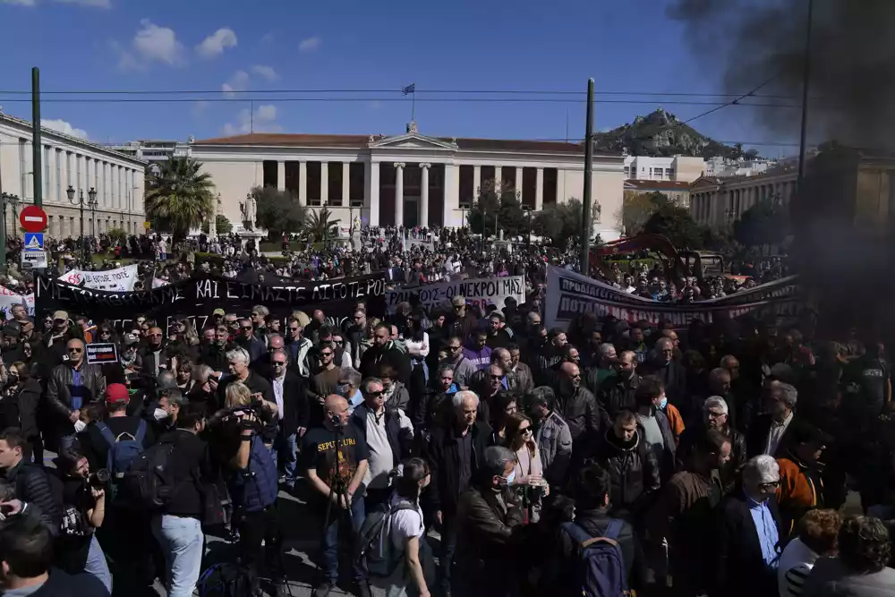U Grčkoj veliki protestni skupovi nakon željezničke katastrofe