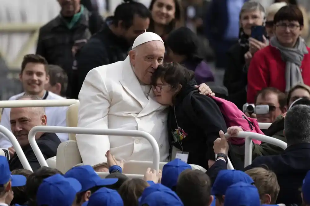 Vatikan: Papa Franja odlazi u bolnicu