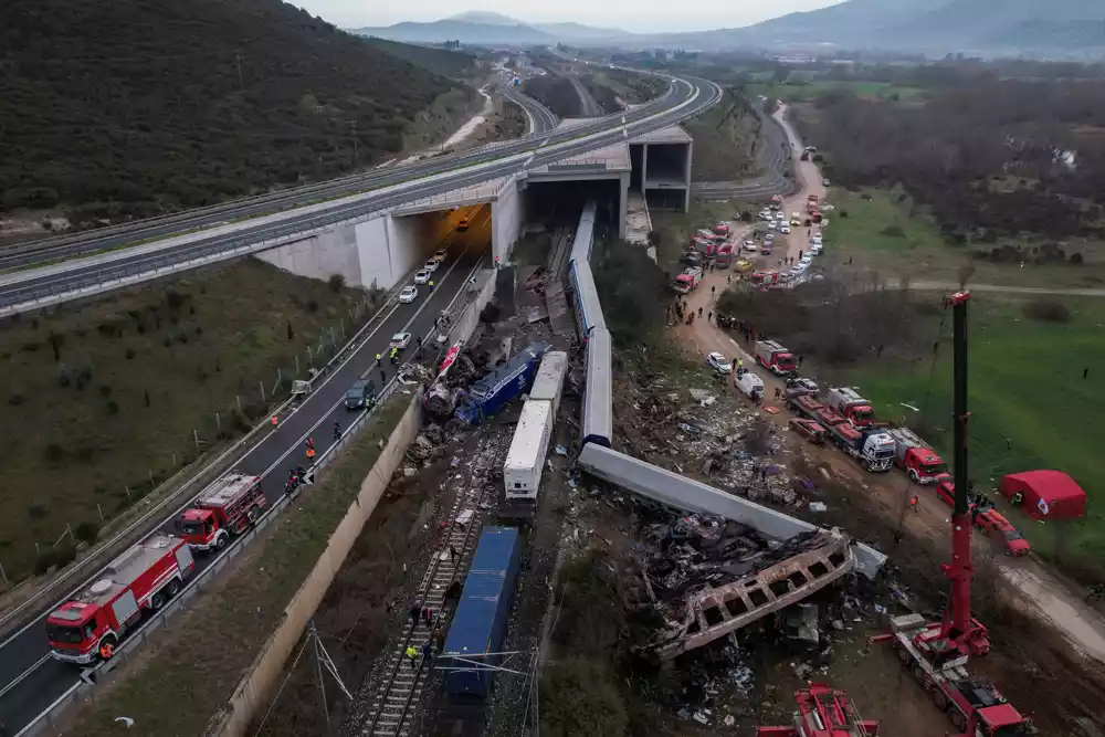 Vozovi u sudaru u Grčkoj, najmanje 36 poginulih, desetine povrijeđenih