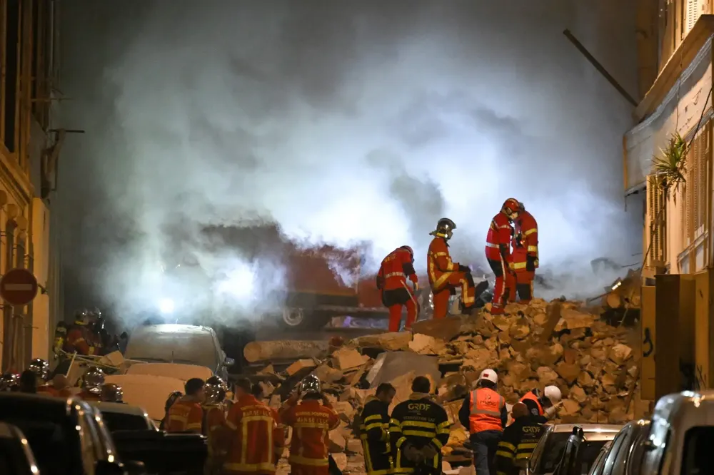 Francuska: Zgrada u Marseju se srušila, požar zaustavio spasavanje