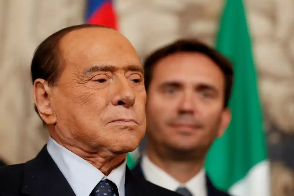 Bivši italijanski premijer Berluskoni se leči od leukemije