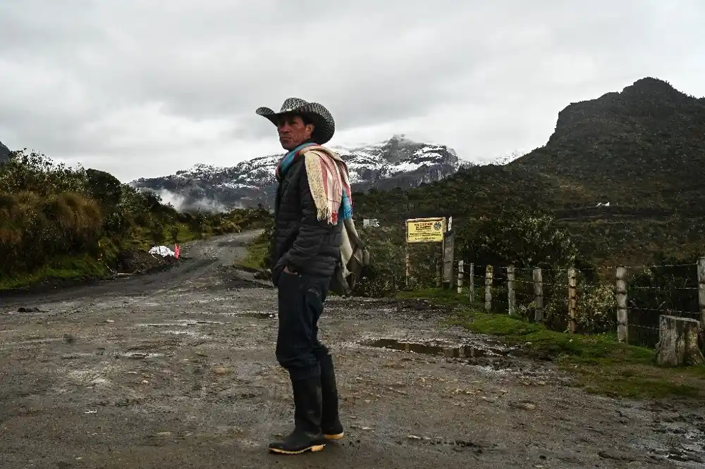 Dok kolumbijski vulkan tutnji oživljava, seljani se opiru evakuaciji
