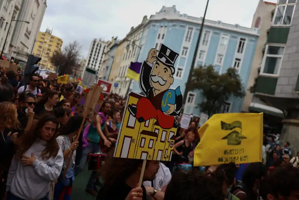 Hiljade ljudi protestovalo u Portugalu zbog stambene krize