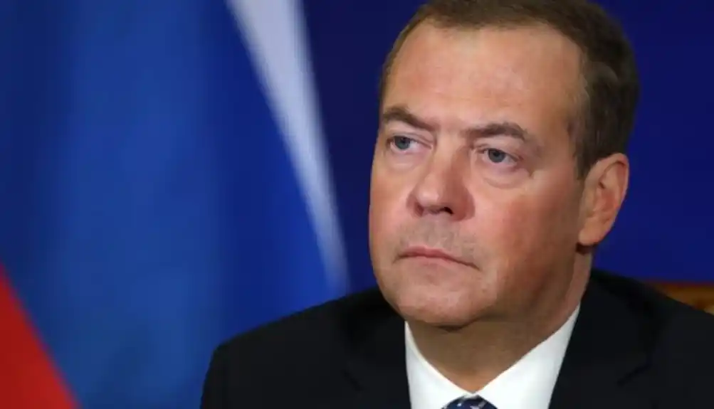 Medvedev: Njemac koji želi napade na Rusiju, mora da bude spreman na paradu u Berlinu