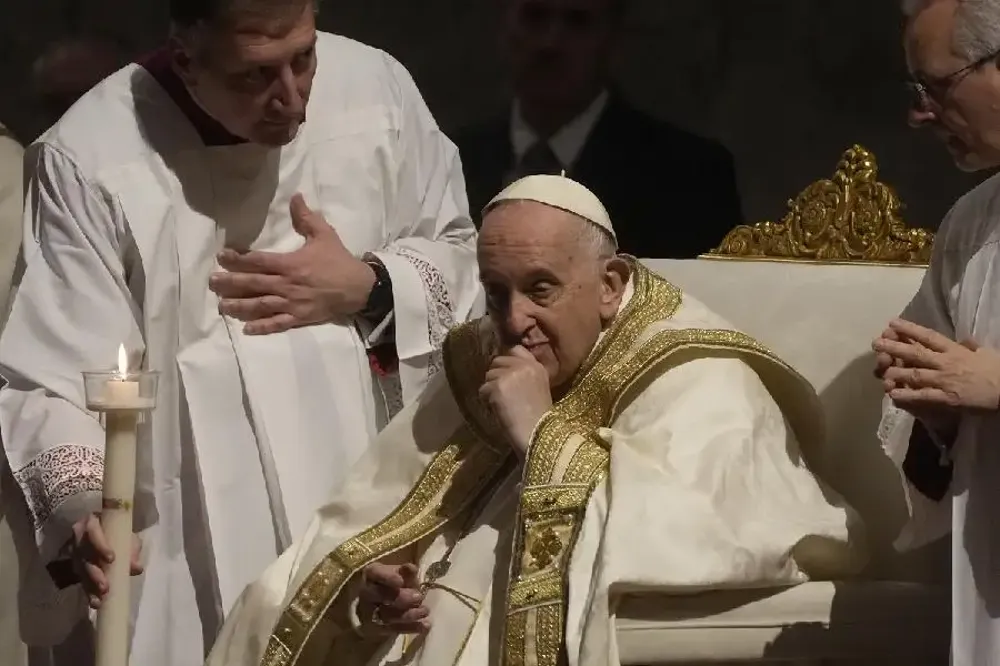 Papa služio misu za uskršnje bdjenje