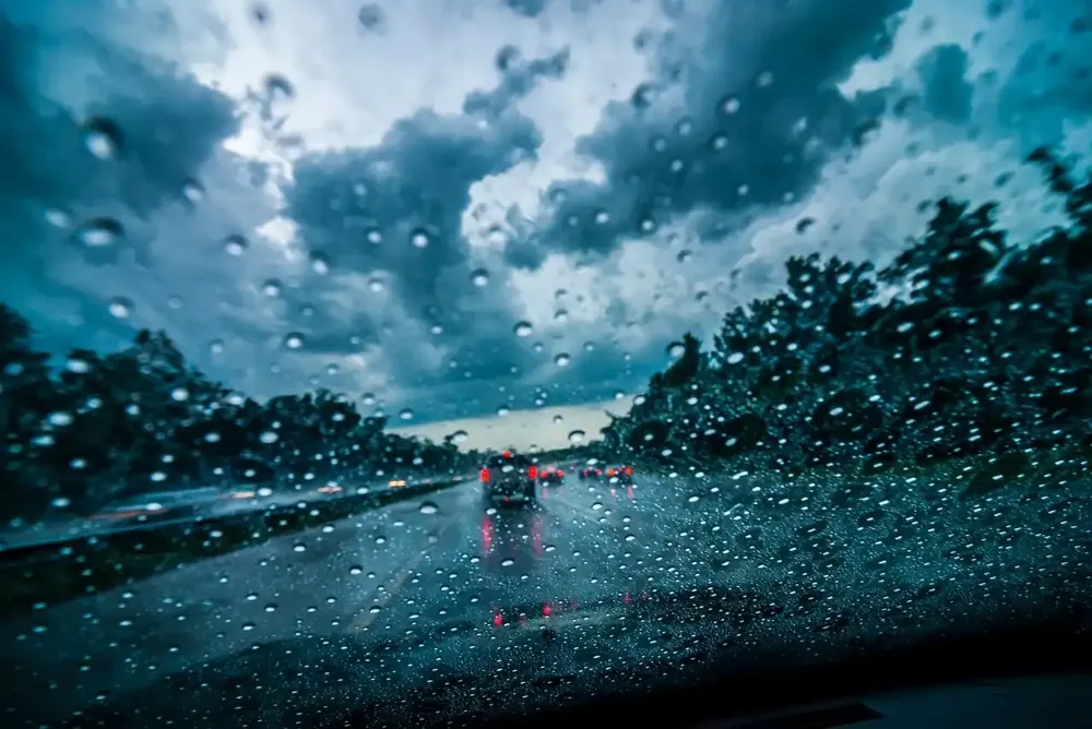 Danas oblačno sa pljuskovima, temperatura do 17 stepeni