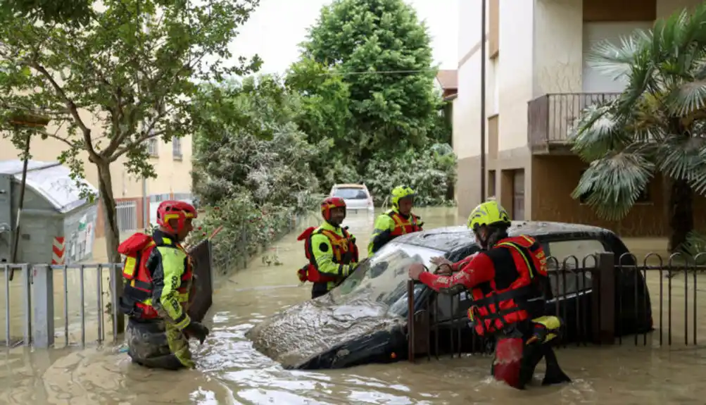 Italija: Najmanje 13 ljudi izgubilo živote u poplavama