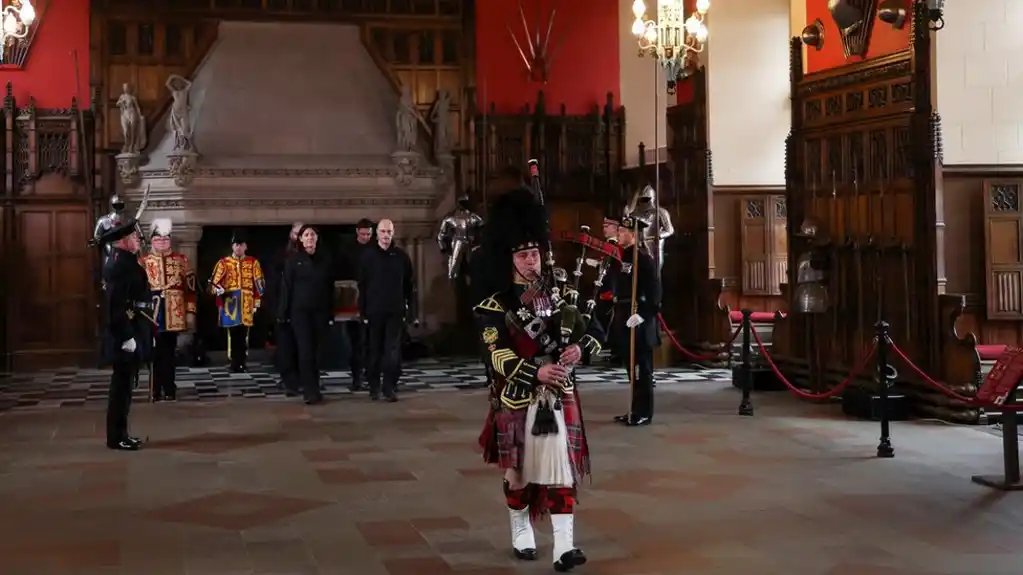 Krunisanje kralja Čarlsa: Škotski Kamen sudbine stiže u London na ceremoniju