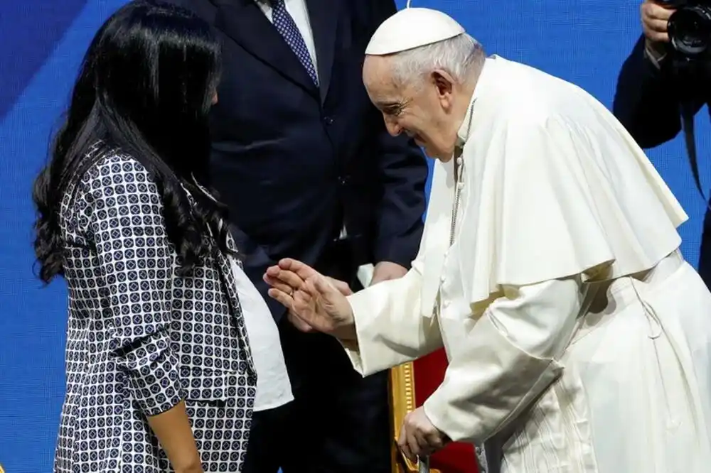 Papa upozorio da kućni ljubimci ne smiju da budu zamjena za djecu