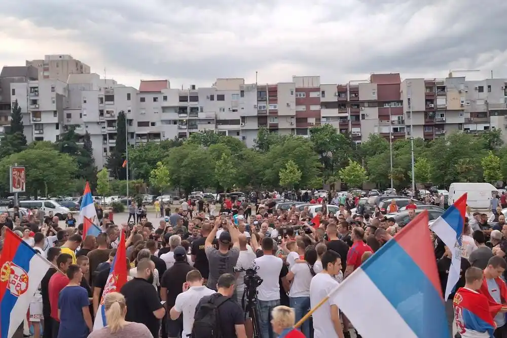 Podgorica: Protest podrške Srbima na Kosovu, došli Vukšić, Milačić, Dajković, funkcioneri SNP-a