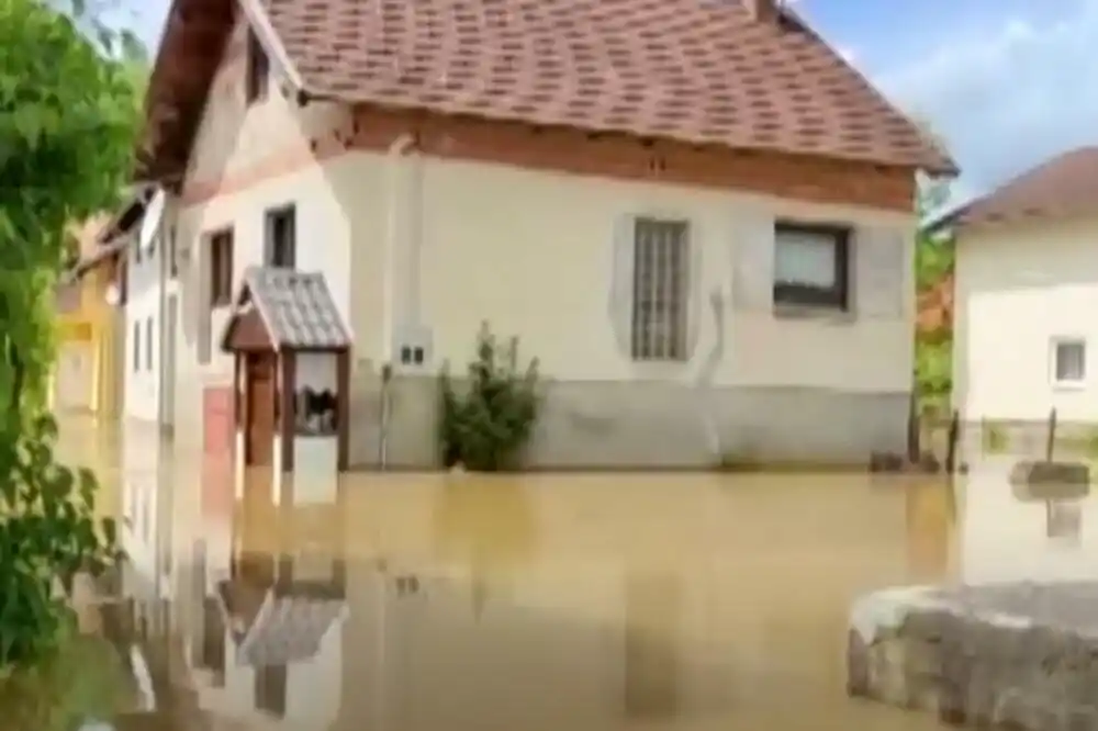 Poplave u BiH: Najteže stanje u Bosanskoj Krupi, Novom Gradu i Kostajnici