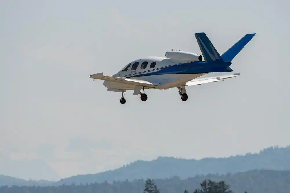 Pronađeni ostaci aviona u Hrvatskoj u plamenu, broj putnika nepoznat