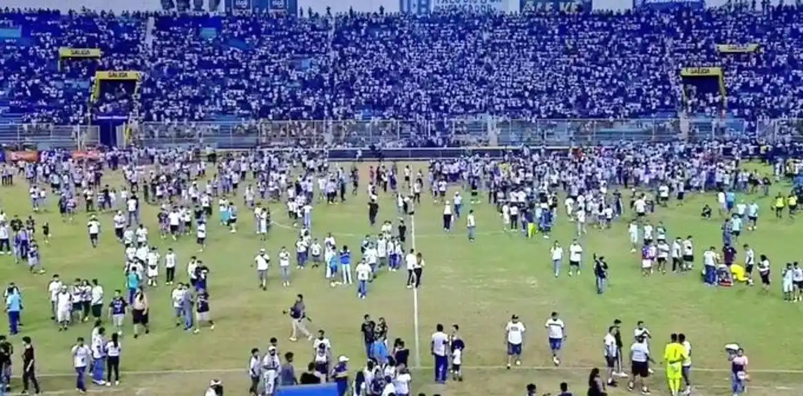 U stampedu na stadionu u El Salvadoru najmanje devet ljudi izgubilo život