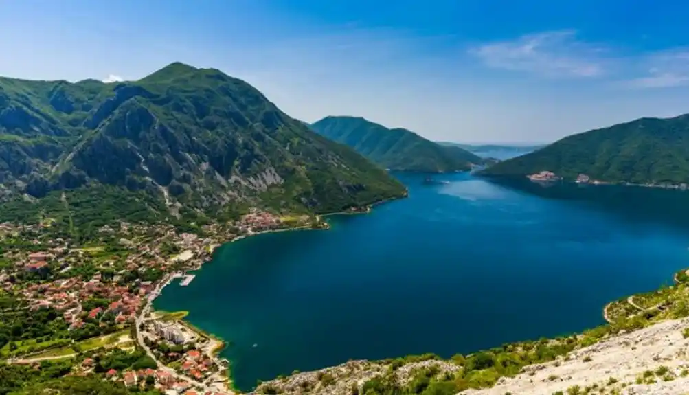 Krajem dana kiša, moguće i vremenske nepogode