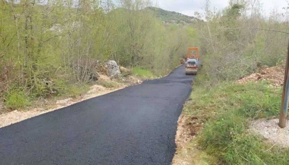 Nastavlja se sanacija i asfaltiranje lokalnih i nekategorisanih puteva na području Prijestonice