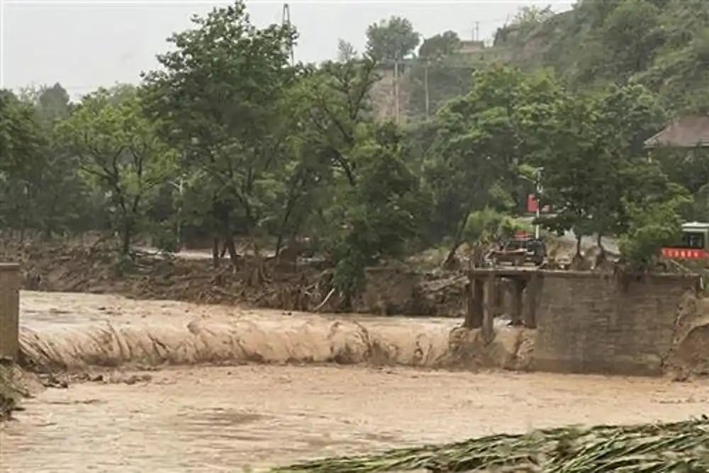 Pakistan: Najmanje 25 osoba poginulo u poplavama i oluji