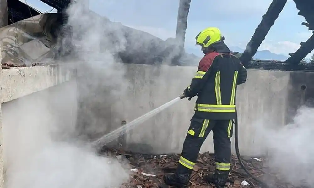 Podgorica: U požaru koji je izbio u stanu povrijeđena jedna osoba