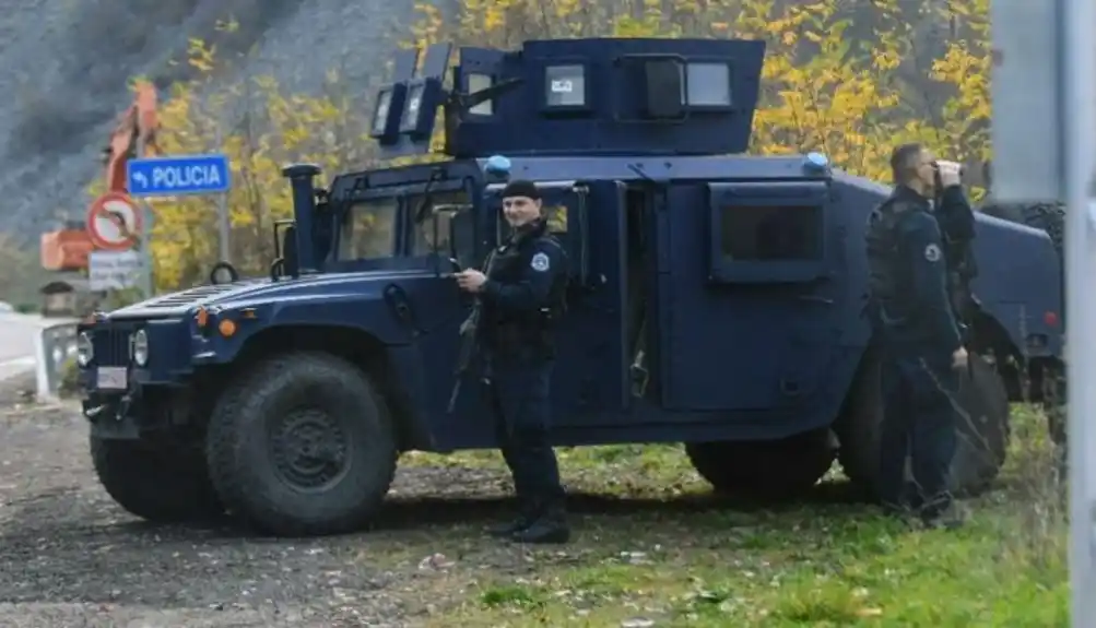 Prištinska policija ponovo teroriše: Uhapšen još jedan Srbin, maltretirali ga pred ćerkicom i suprugom