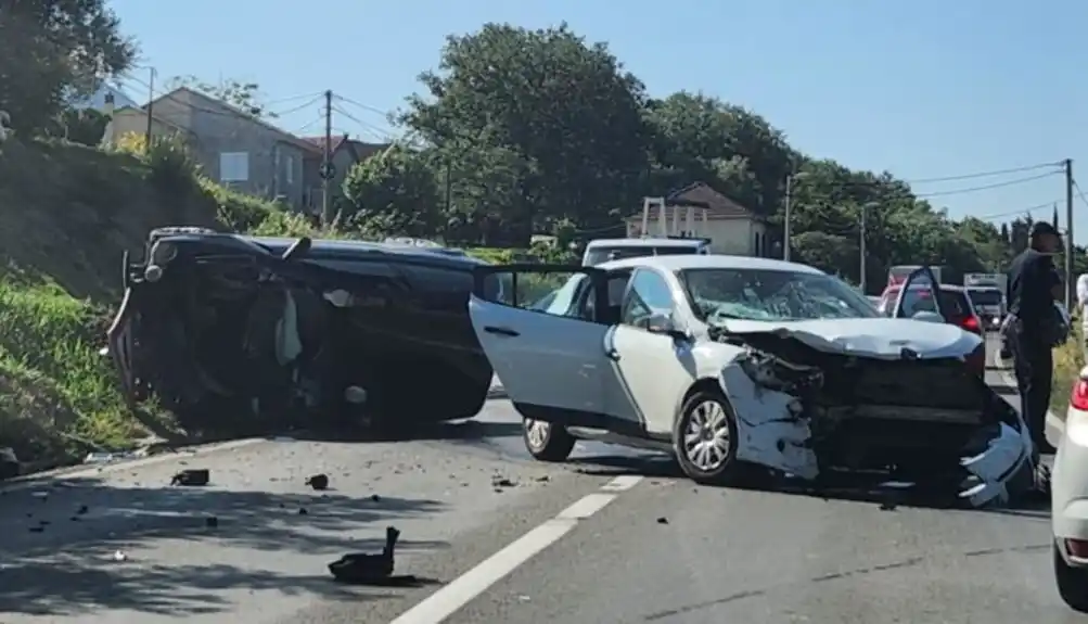 Saobraćajna nezgoda u Radanovićima, nekoliko lica zadobilo povrede