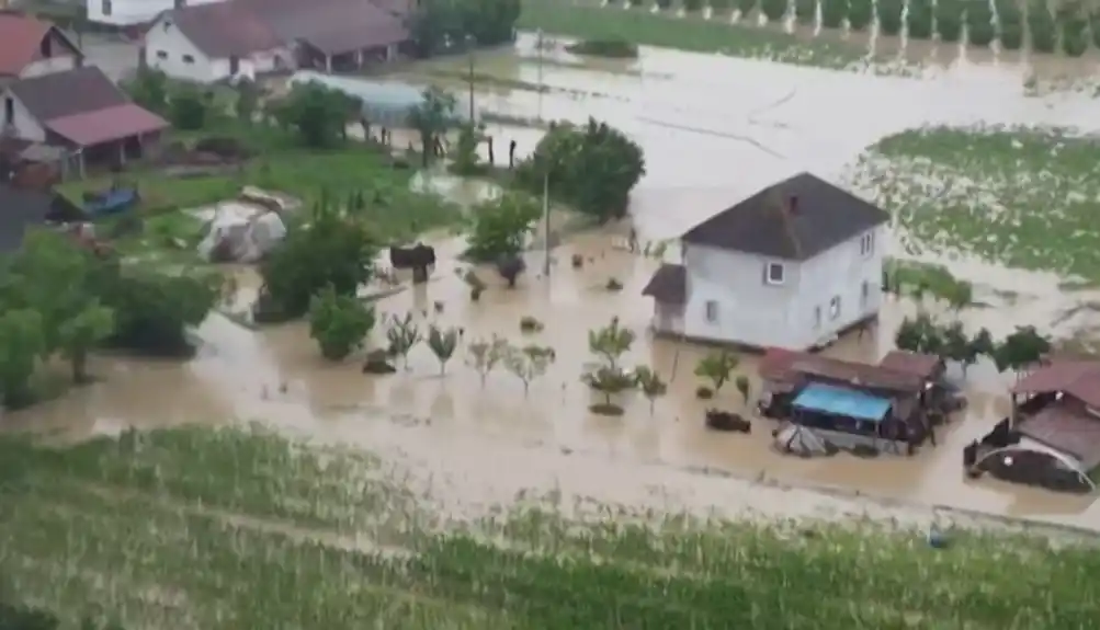 Širom Srbije borba sa poplavama, vanredna situacija u 51 opštini, evakuisano više od 200 ljudi