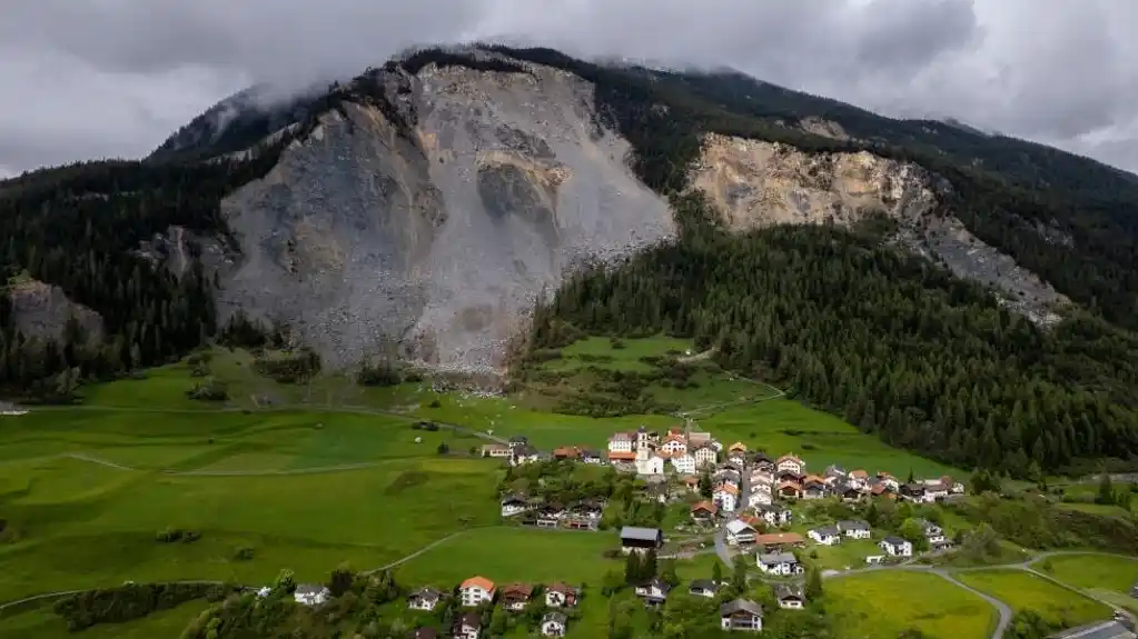 Švajcarska: Masivni odron za dlaku promašio selo sa 70 stanovnika