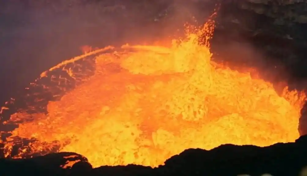 Užarena lava nosi sve pred sobom, proglašen visok stepen uzbune