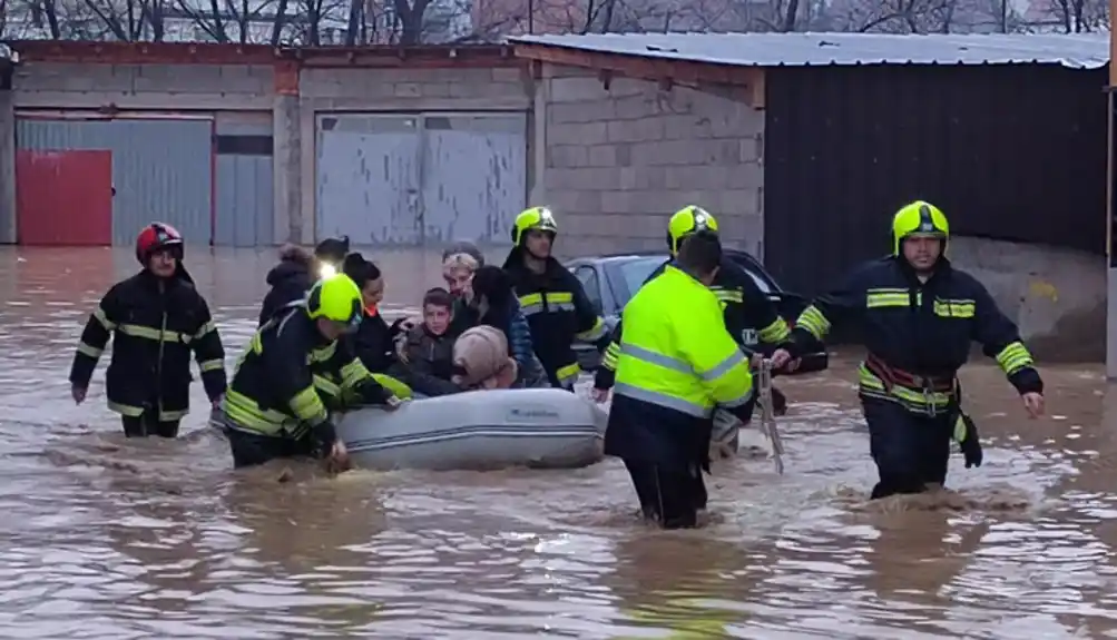 Srbija: Zbog izlivanja rijeka i potoka proglašena vanredna situacija u 32 grada i opštine