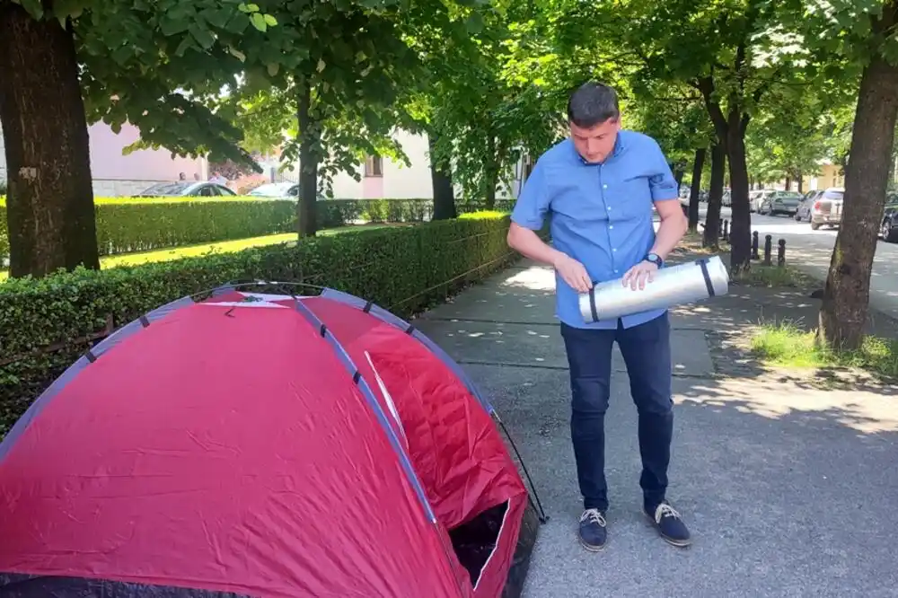 Bjelopoljac počeo štrajk glađu, traži smjenu Milutina Đukanovića