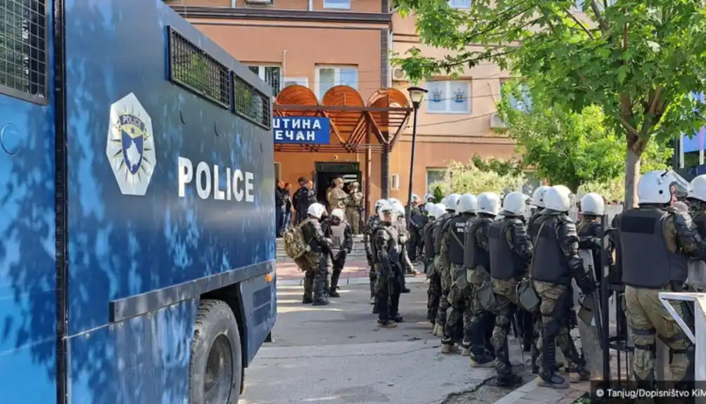 Počelo povlačenje tzv. kosovske policije iz opštinskih zgrada na sjeveru KiM