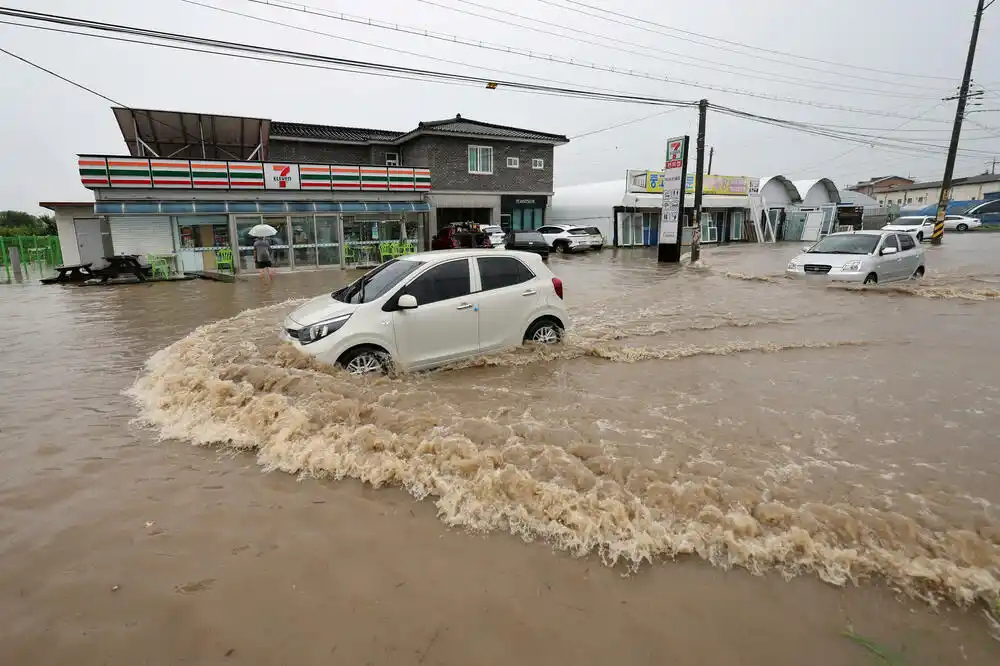 Poplave i klizišta u Južnoj Koreji, poginulo sedam osoba