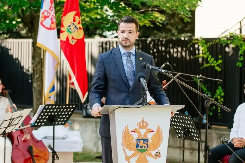 Posjeta Milatovića, prije razgovora večera, vino i pjesma: Hoće li odnosi Srbije i Crne Gore krenuti u boljem smjeru?