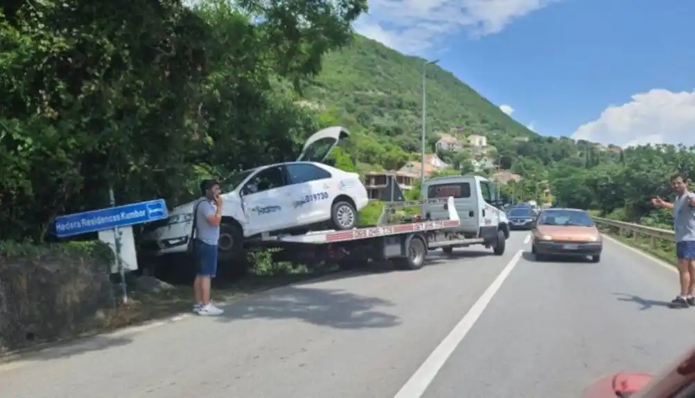 Sudar tri vozila u Herceg Novom, povrijeđena jedna osoba