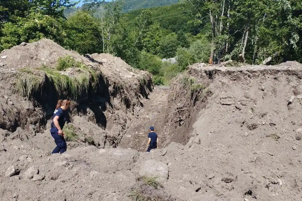 Zaustavljeni radovi u Kolašinu, na nekoliko desetina metara od rijeke Tare: Gradili hotel, pa probili lagunu