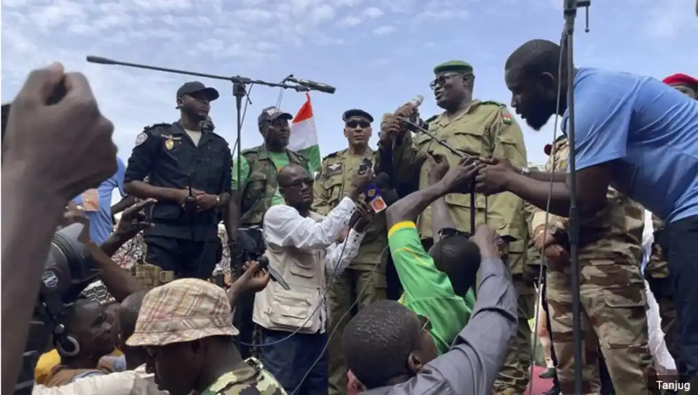 Makronu stalo do ustavnog poretka u Nigeru: Francuska će podržati vojnu operaciju