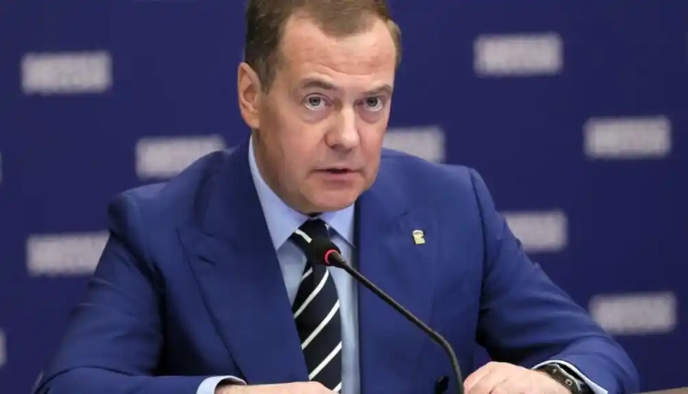 Medvedev poručio Ukrajincima da se predaju: Šalju vas na klanje!