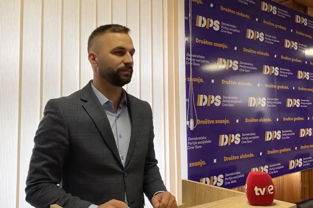 Muratović: Šta još treba da se desi da Demokrate i URA shvate da nije sve u vlasti