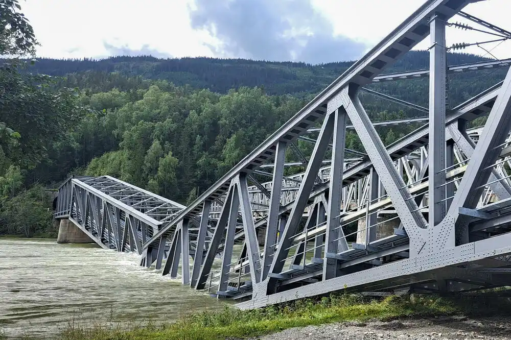 Od nabujalih voda srušio se željeznički most u Norveškoj, poginule najmanje tri osobe