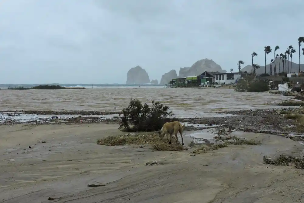 Poplave u Meksiku zbog uragana Hilari