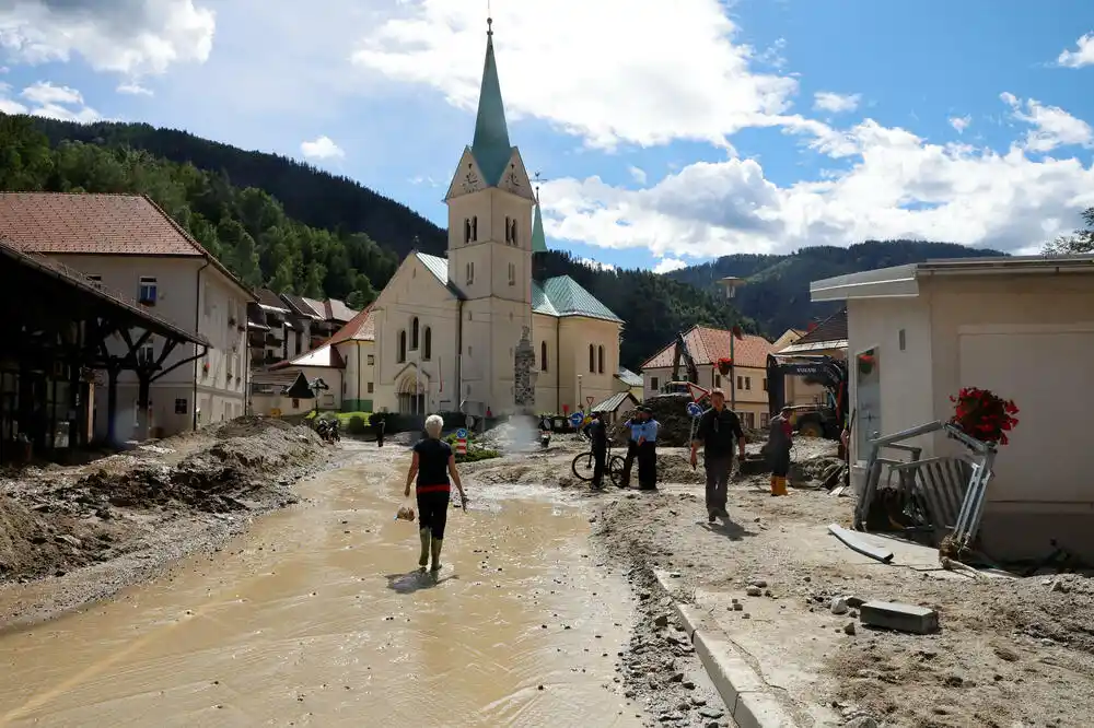 U najgorim poplavama u Sloveniji poginulo šest ljudi