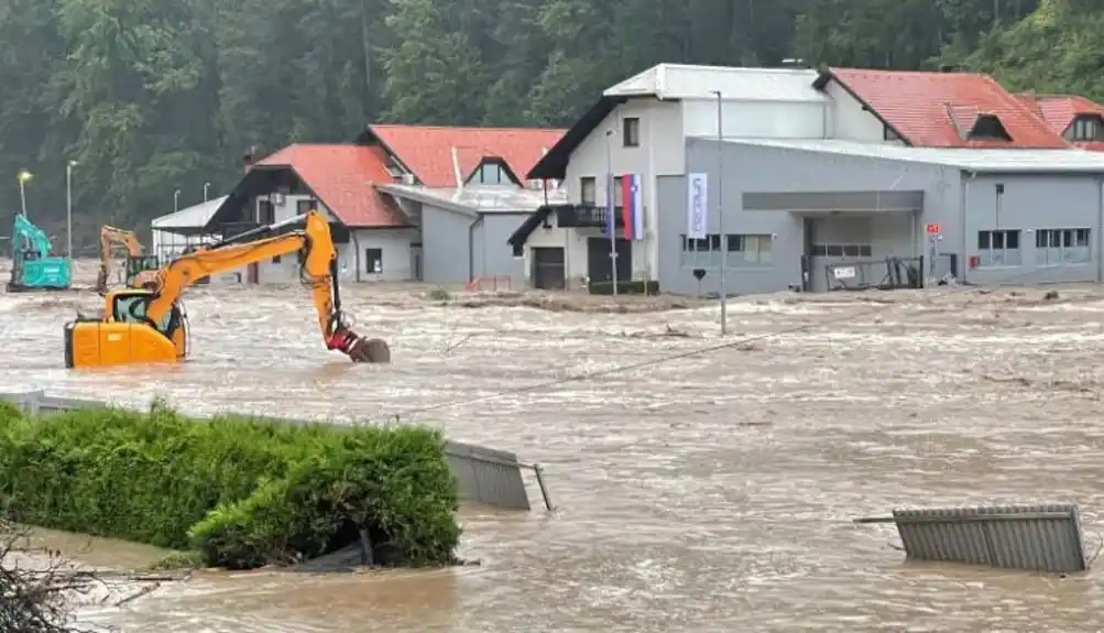 Slovenija: Odlukom Vlade 14. avgust proglašen neradnim danom kako bi svi pomogli u sanaciji šteta