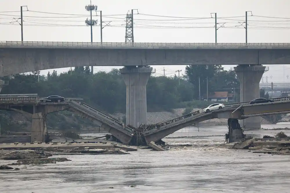 U Pekingu 33 osobe stradale i 18 nestalo posle obilnih kiša