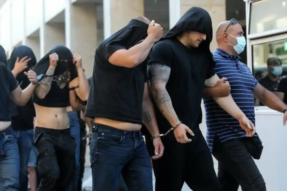 Ubistvo navijača u Grčkoj: Uhapšene pristalice Dinama raspoređuju po grčkim zatvorima, predsednik Hrvatske bijesan